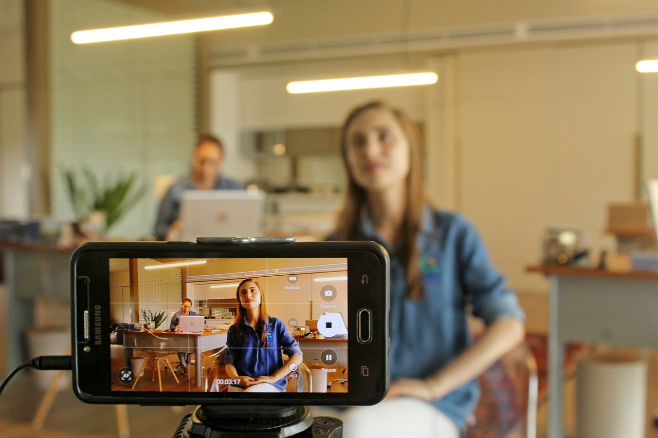 视频分享 filming, cellular, camera, video, woman, smartphone, technology, mobile, photography, screen, telecommunications, digital, to photograph, photographer, electronics, picture, phone, filming, video, video, video, video, video